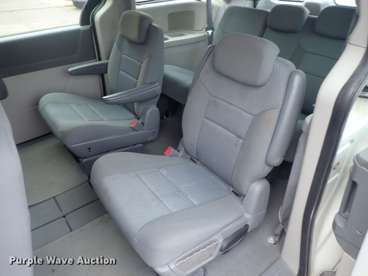 image for item DC3372 2010 Dodge Grand Caravan van