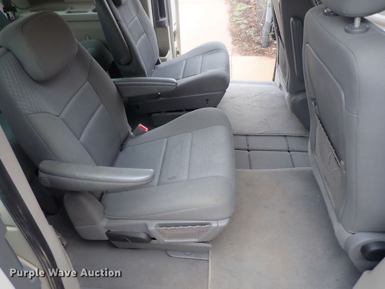 image for item DC3372 2010 Dodge Grand Caravan van