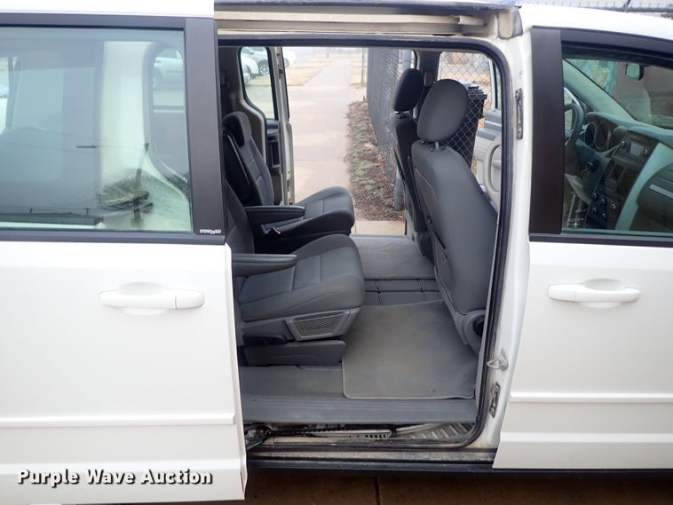 image for item DC3372 2010 Dodge Grand Caravan van