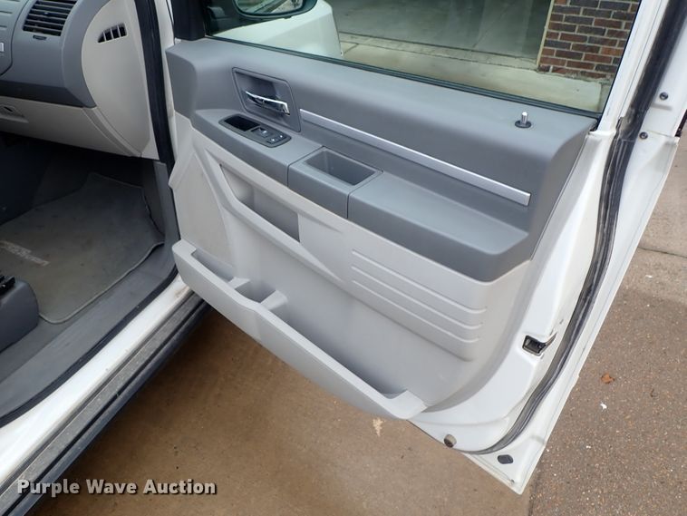 image for item DC3372 2010 Dodge Grand Caravan van