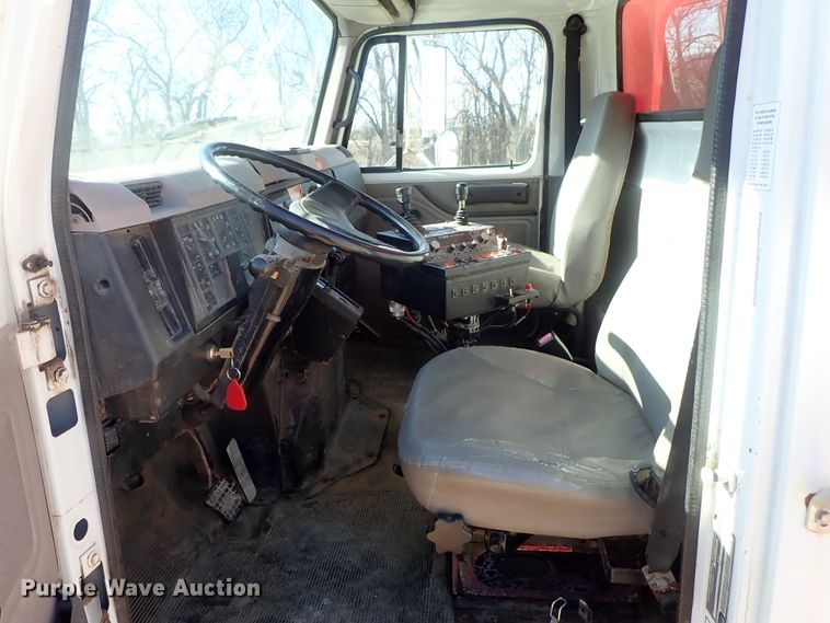 image for item DC3378 1998 International 4900 dump truck