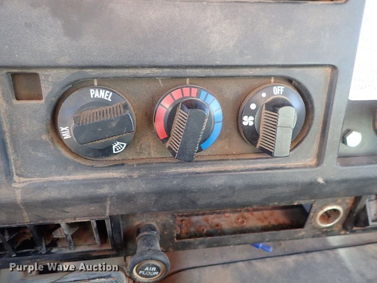 image for item DC3378 1998 International 4900 dump truck