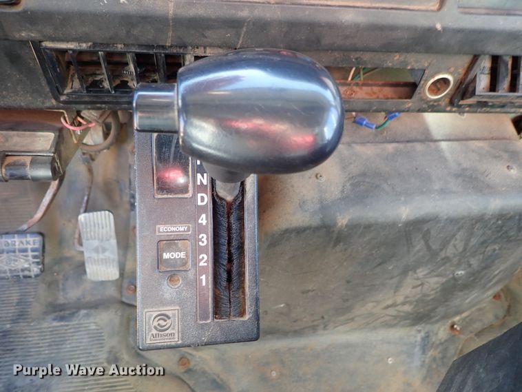 image for item DC3378 1998 International 4900 dump truck