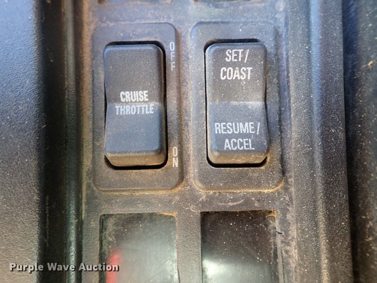 image for item DC3378 1998 International 4900 dump truck