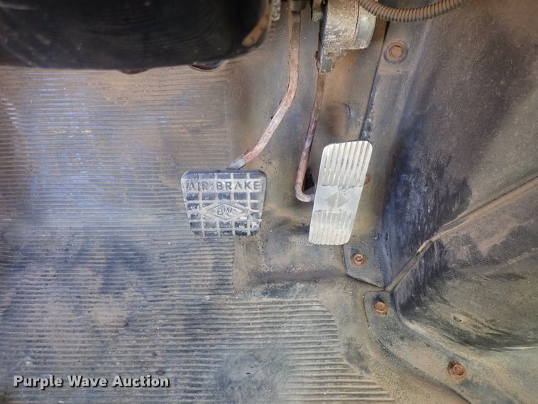 image for item DC3378 1998 International 4900 dump truck