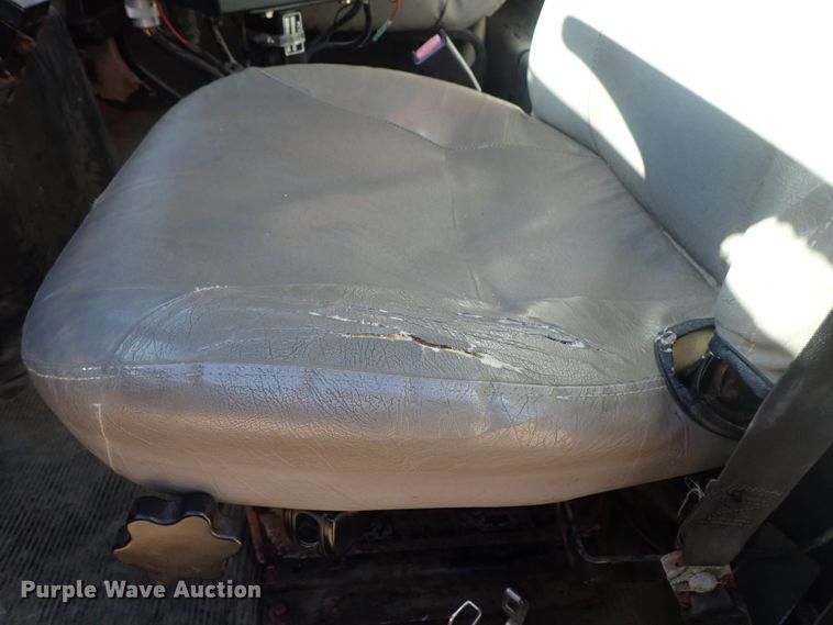 image for item DC3378 1998 International 4900 dump truck