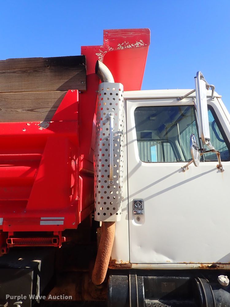 image for item DC3378 1998 International 4900 dump truck