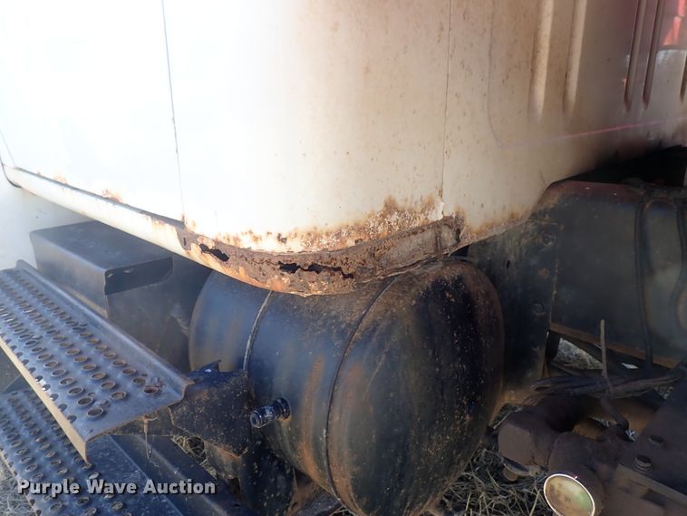 image for item DC3378 1998 International 4900 dump truck