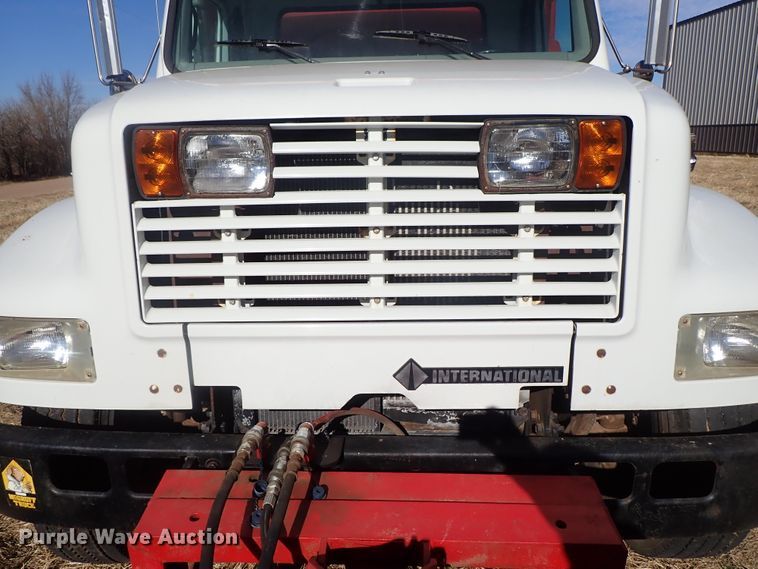 image for item DC3378 1998 International 4900 dump truck