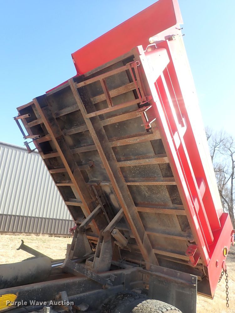 image for item DC3378 1998 International 4900 dump truck