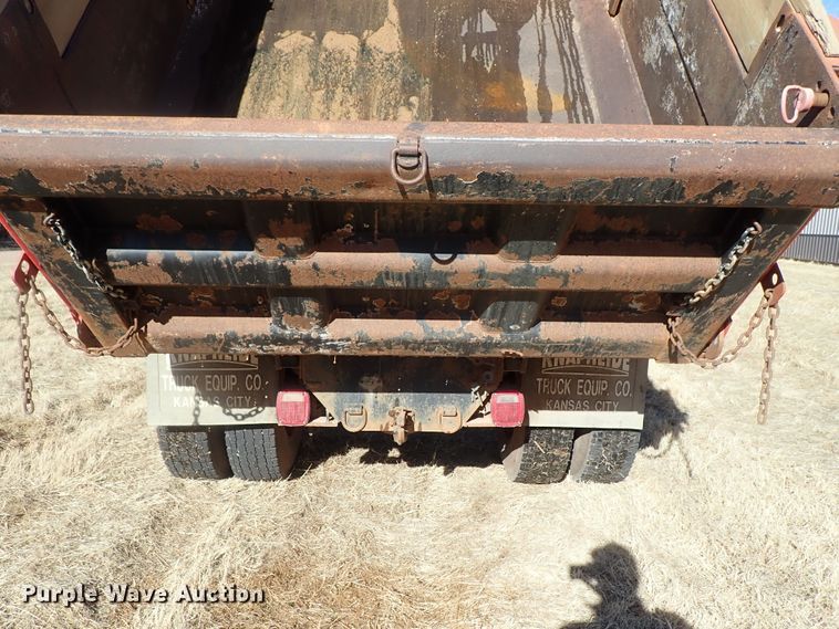 image for item DC3378 1998 International 4900 dump truck