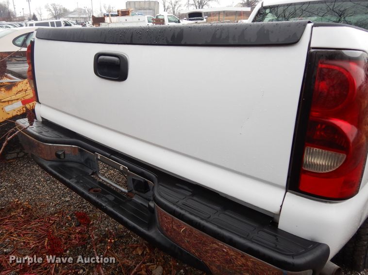 image for item DE4267 2004 Chevrolet Silverado 1500 pickup truck