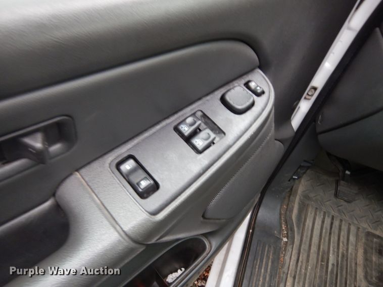 image for item DE4267 2004 Chevrolet Silverado 1500 pickup truck