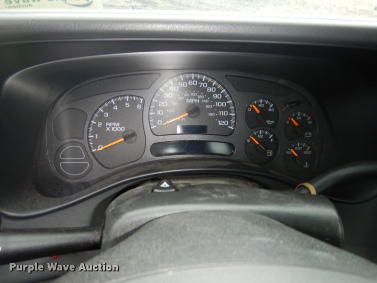 image for item DE4267 2004 Chevrolet Silverado 1500 pickup truck