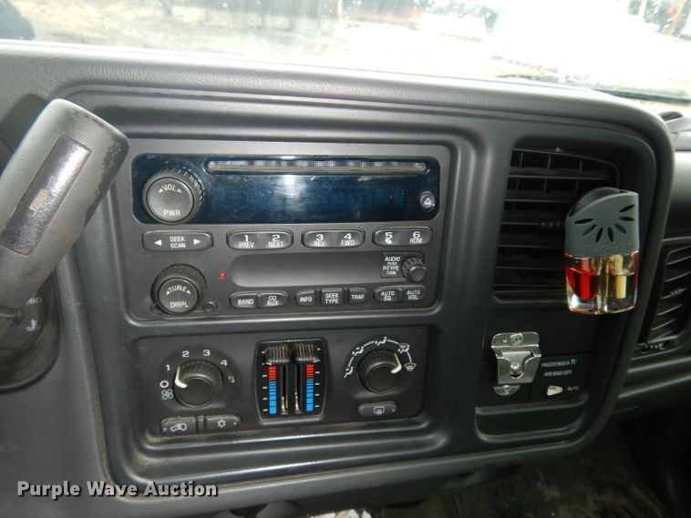 image for item DE4267 2004 Chevrolet Silverado 1500 pickup truck