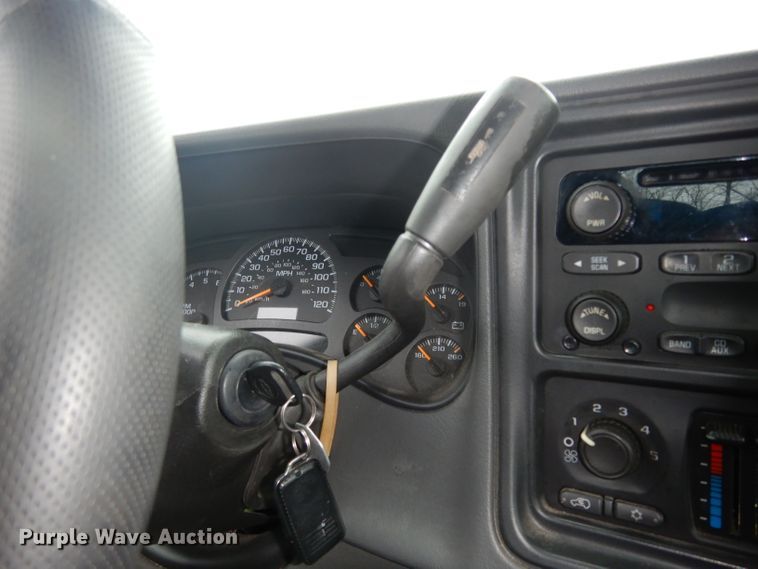 image for item DE4267 2004 Chevrolet Silverado 1500 pickup truck