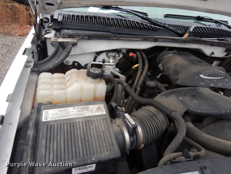 image for item DE4267 2004 Chevrolet Silverado 1500 pickup truck