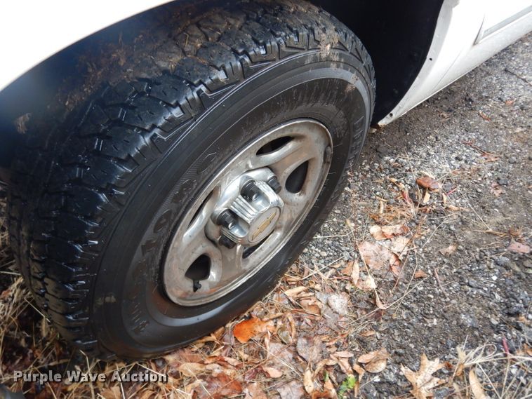 image for item DE4267 2004 Chevrolet Silverado 1500 pickup truck