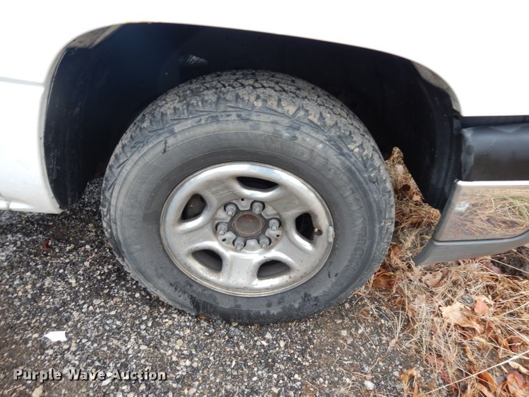 image for item DE4267 2004 Chevrolet Silverado 1500 pickup truck