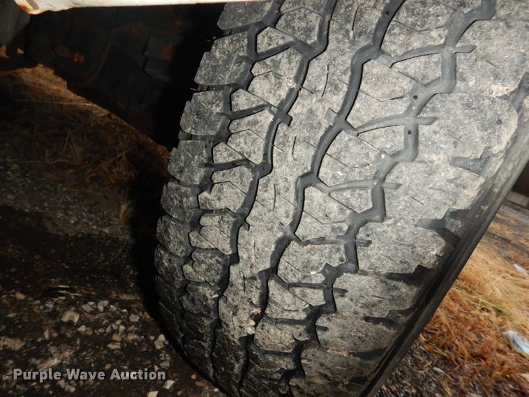 image for item DE4267 2004 Chevrolet Silverado 1500 pickup truck