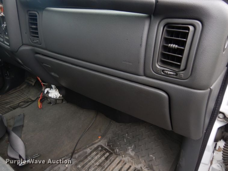 image for item DE4267 2004 Chevrolet Silverado 1500 pickup truck