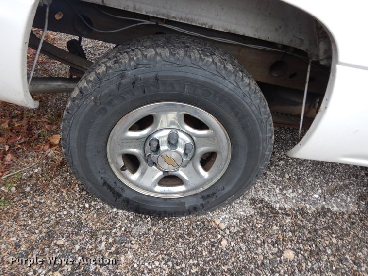 image for item DE4267 2004 Chevrolet Silverado 1500 pickup truck