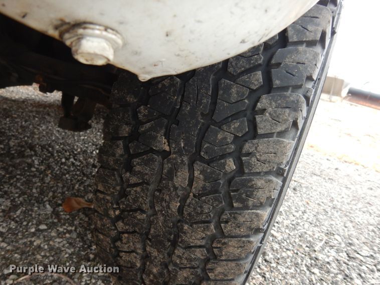 image for item DE4267 2004 Chevrolet Silverado 1500 pickup truck