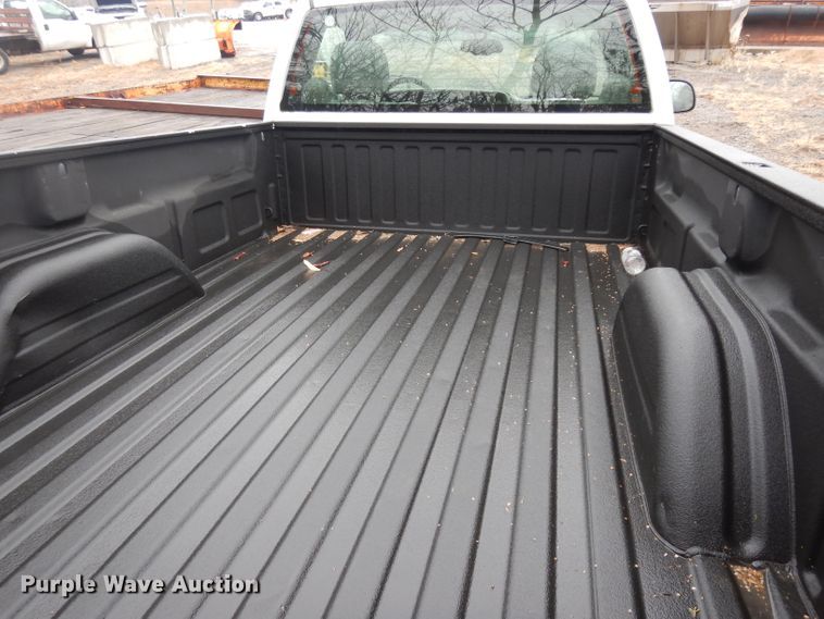 image for item DE4267 2004 Chevrolet Silverado 1500 pickup truck