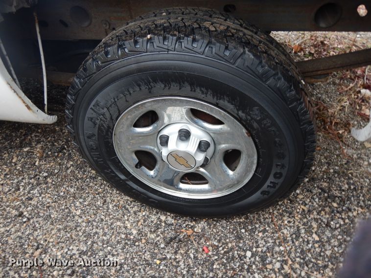 image for item DE4267 2004 Chevrolet Silverado 1500 pickup truck