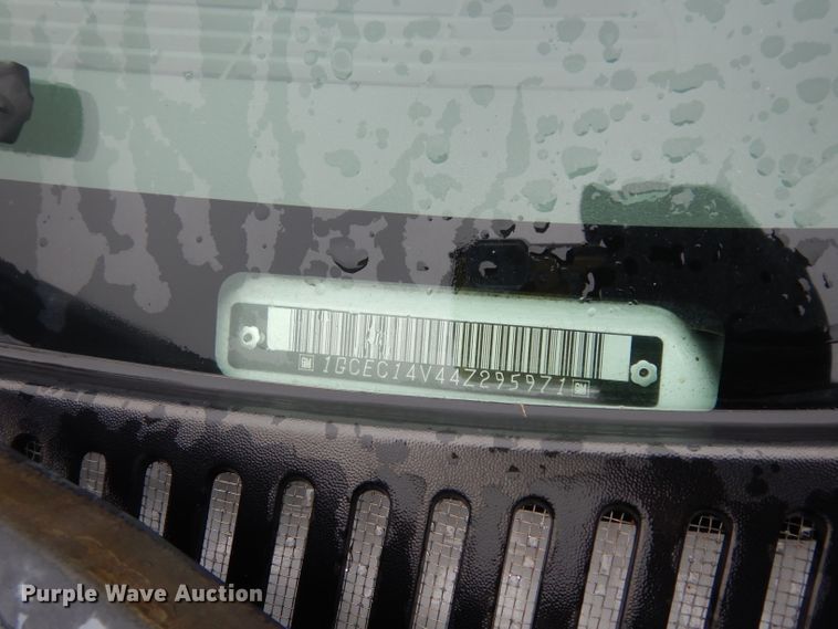 image for item DE4267 2004 Chevrolet Silverado 1500 pickup truck