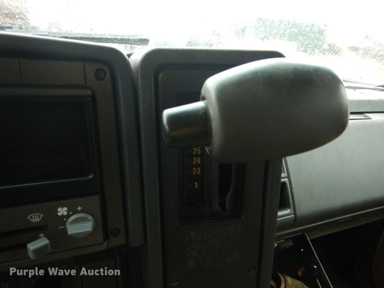 image for item DE4280 1999 Chevrolet C8500 dump truck