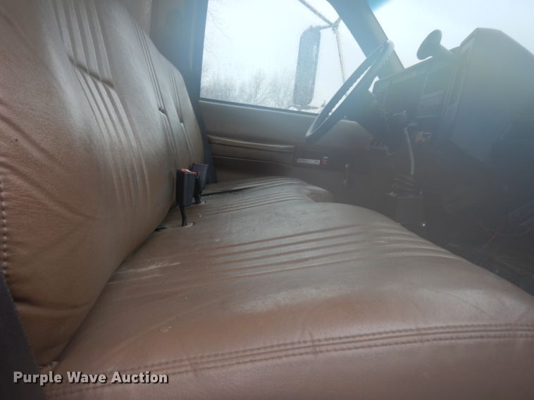 image for item DE4280 1999 Chevrolet C8500 dump truck