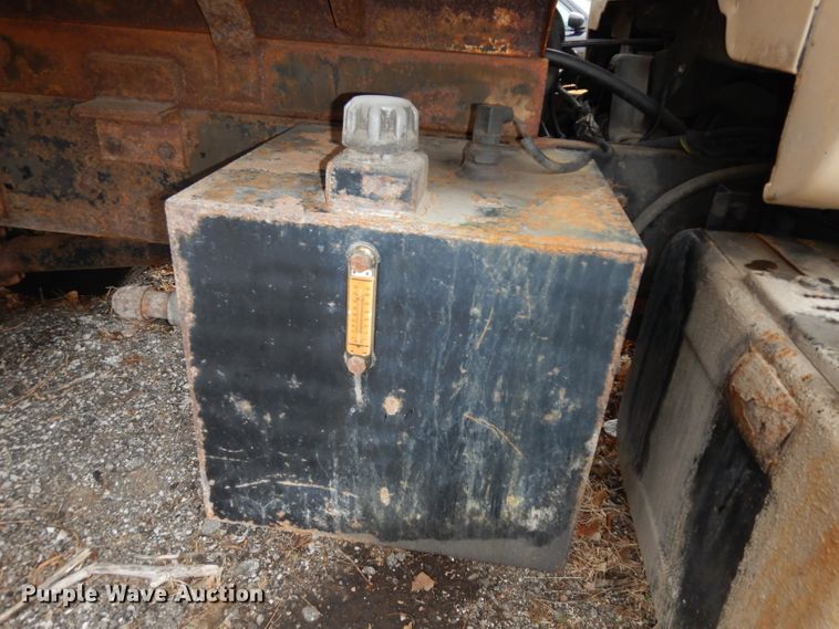 image for item DE4280 1999 Chevrolet C8500 dump truck