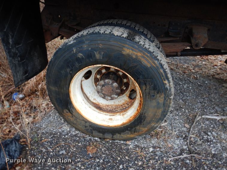 image for item DE4280 1999 Chevrolet C8500 dump truck