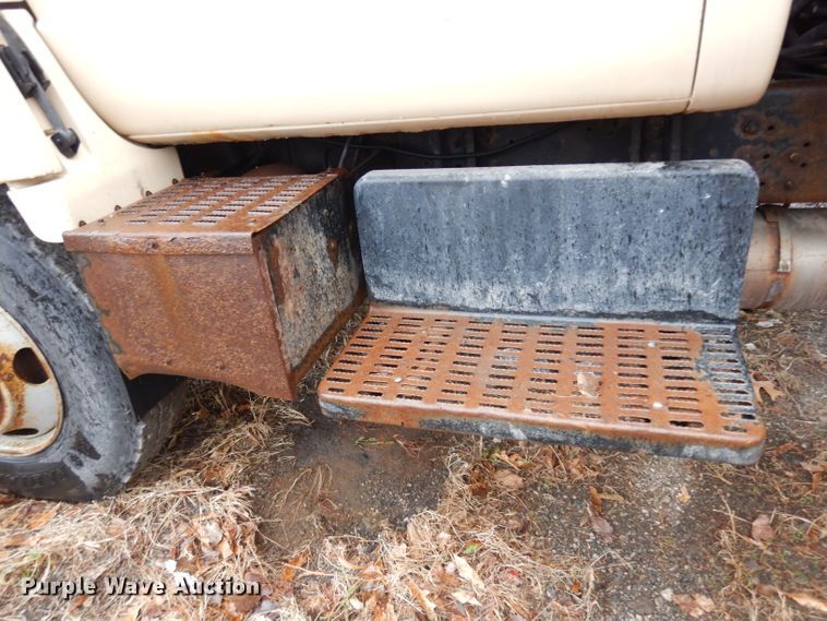 image for item DE4280 1999 Chevrolet C8500 dump truck