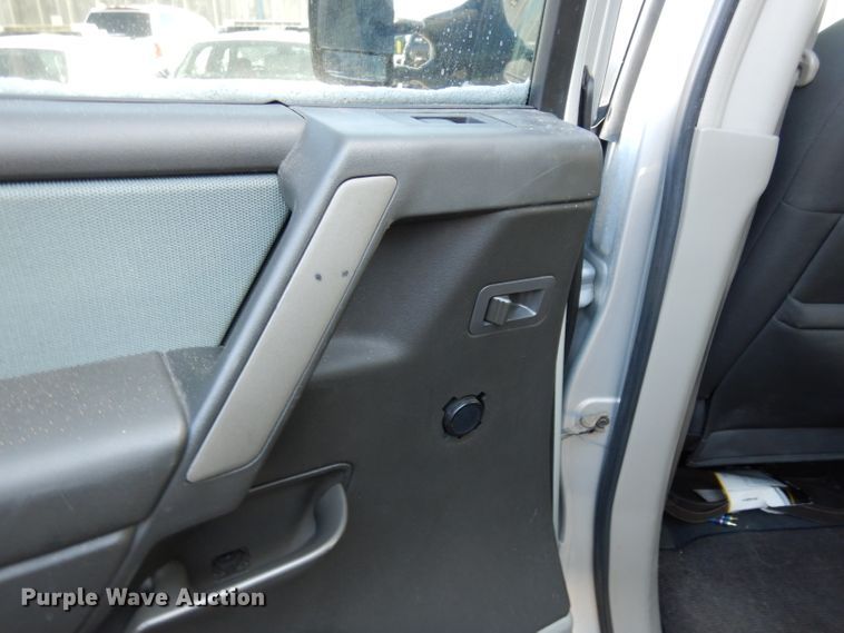 image for item DE4284 2004 Nissan Titan Crew Cab pickup truck