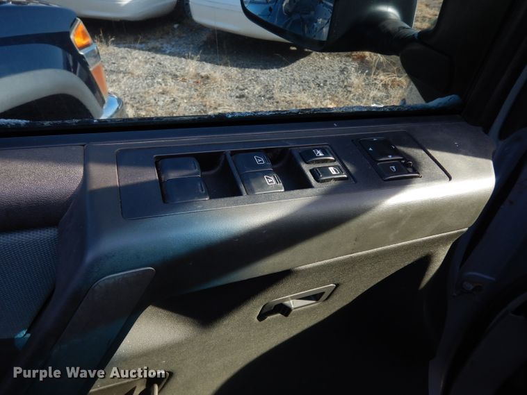 image for item DE4284 2004 Nissan Titan Crew Cab pickup truck