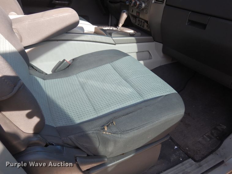 image for item DE4284 2004 Nissan Titan Crew Cab pickup truck