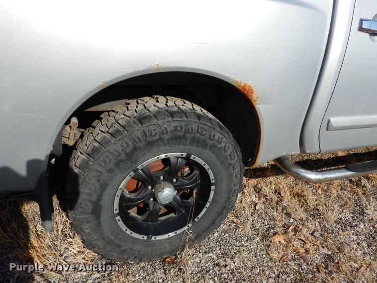 image for item DE4284 2004 Nissan Titan Crew Cab pickup truck