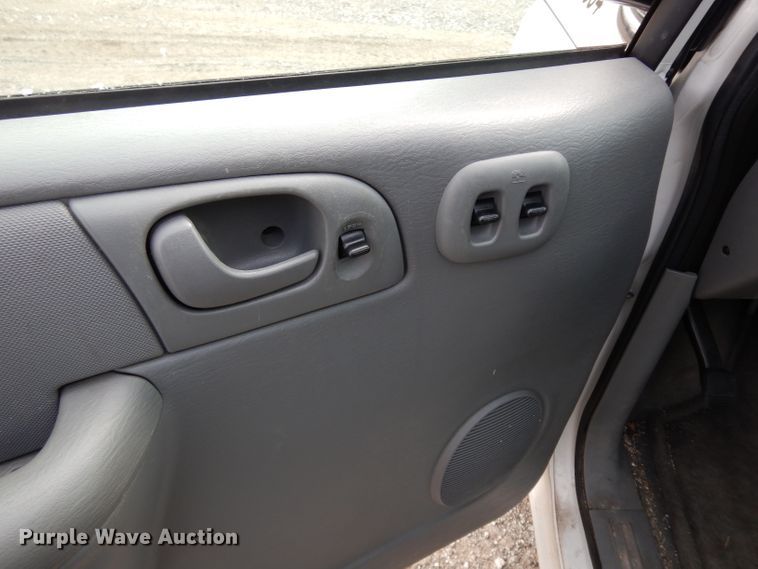 image for item DE4298 2005 Dodge Grand Caravan van