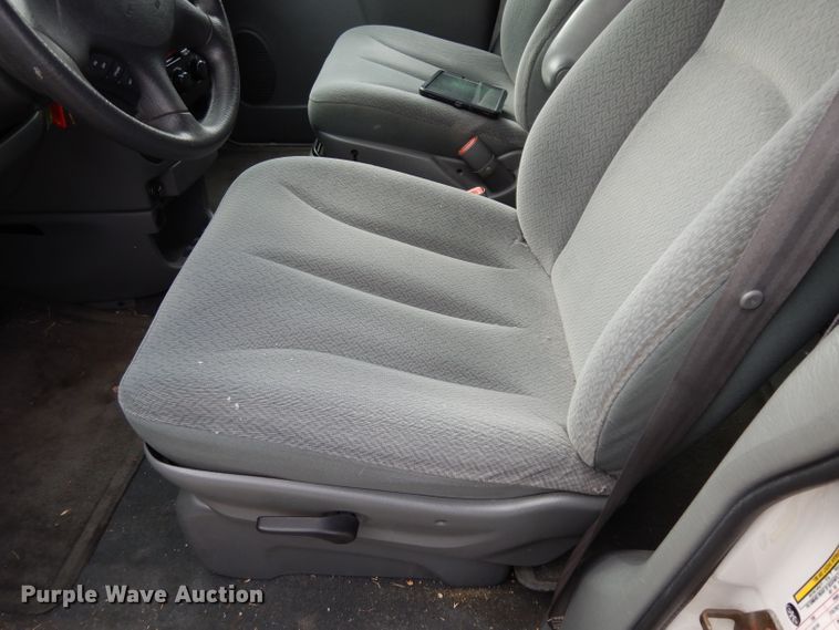 image for item DE4298 2005 Dodge Grand Caravan van