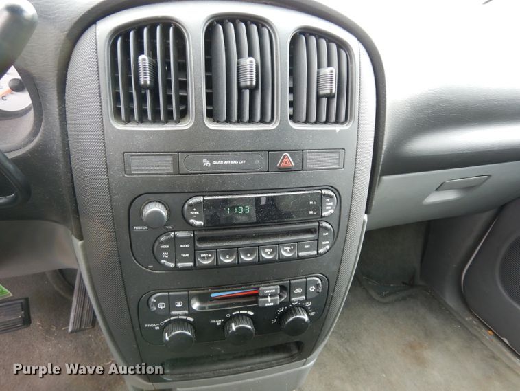 image for item DE4298 2005 Dodge Grand Caravan van