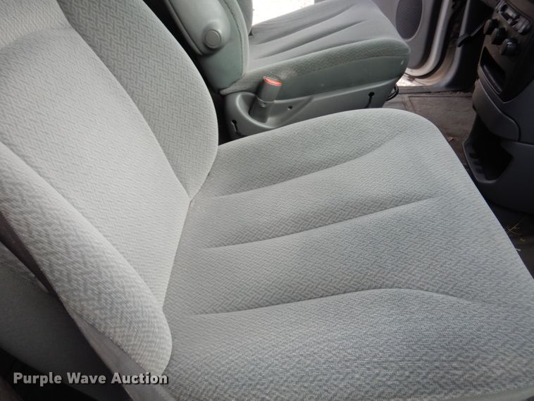 image for item DE4298 2005 Dodge Grand Caravan van