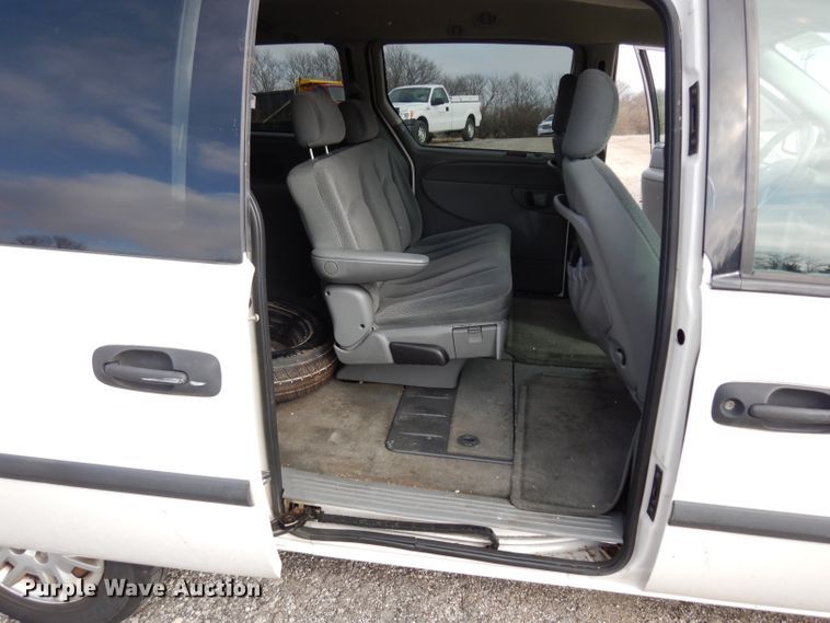 image for item DE4298 2005 Dodge Grand Caravan van