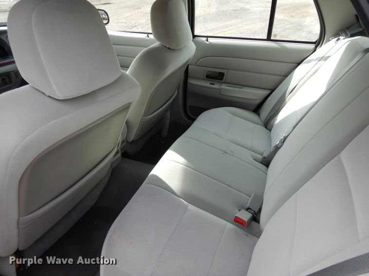 image for item DE4299 2005 Ford Crown Victoria