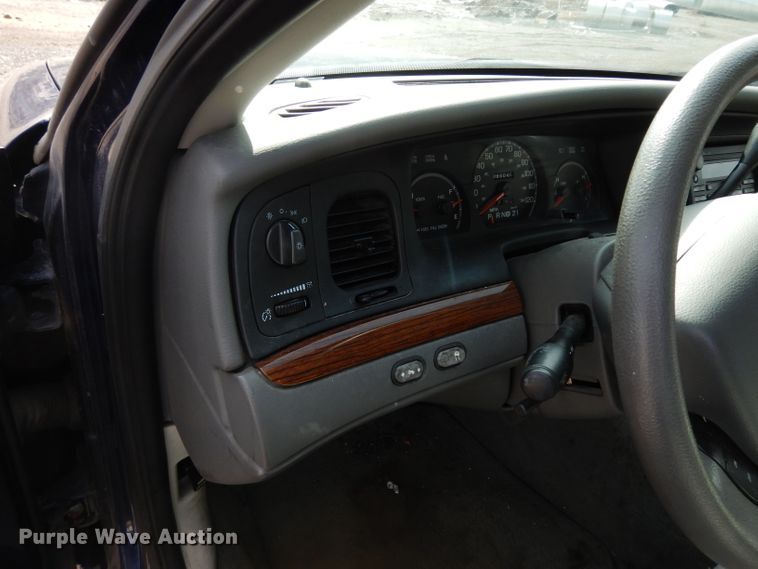 image for item DE4299 2005 Ford Crown Victoria