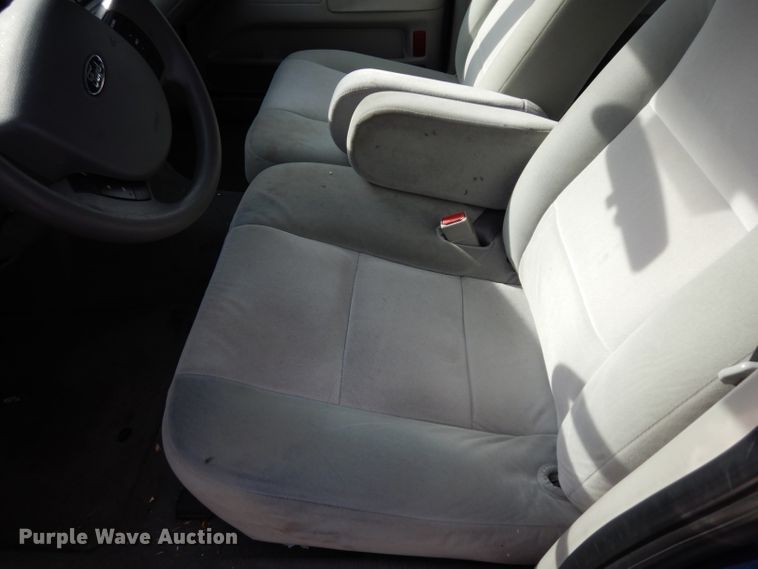 image for item DE4299 2005 Ford Crown Victoria