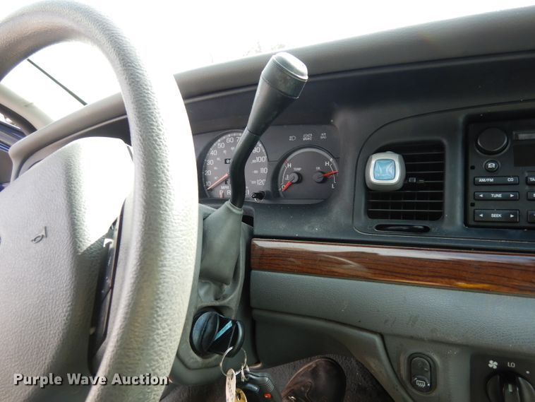 image for item DE4299 2005 Ford Crown Victoria