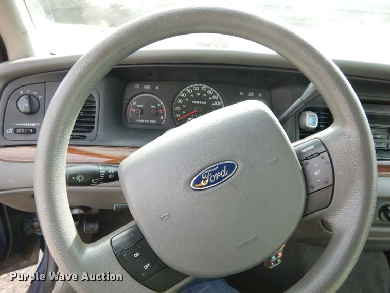 image for item DE4299 2005 Ford Crown Victoria