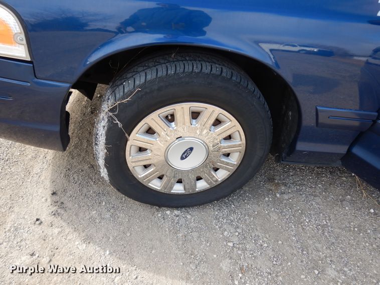 image for item DE4299 2005 Ford Crown Victoria